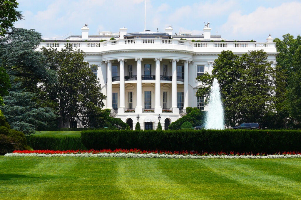 Photo of the White House: Ad Meskens, CC BY-SA 3.0 , via Wikimedia Commons
